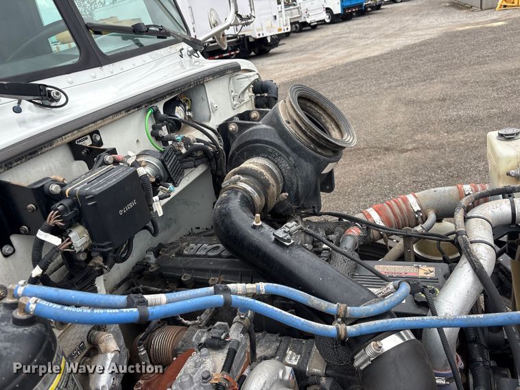 image for item EG9018 2014 Peterbilt 337 utility / service truck