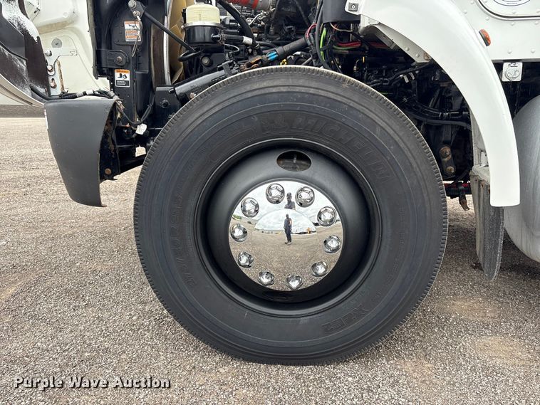 image for item EG9018 2014 Peterbilt 337 utility / service truck