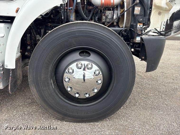 image for item EG9018 2014 Peterbilt 337 utility / service truck