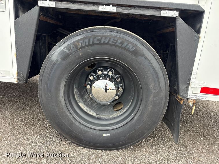 image for item EG9018 2014 Peterbilt 337 utility / service truck