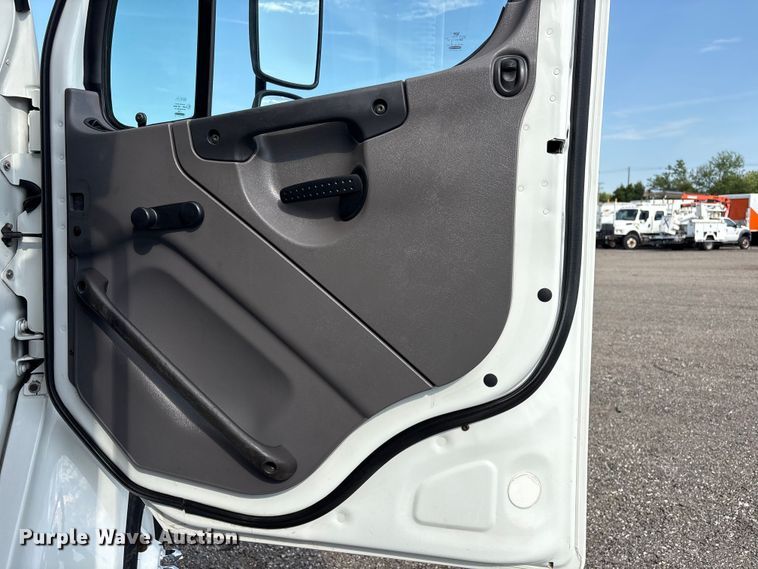 image for item EG9086 2012 Freightliner Business Class M2 utility / service truck