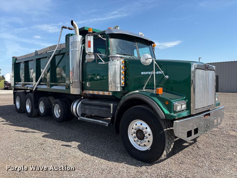 image for item EG9094 2001 Western Star 4900 dump truck