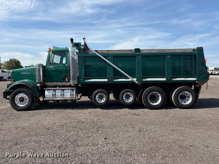 image for item EG9094 2001 Western Star 4900 dump truck