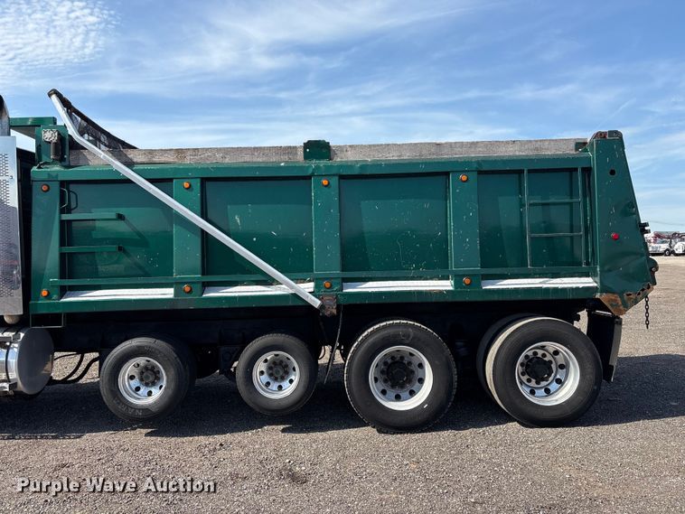 image for item EG9094 2001 Western Star 4900 dump truck