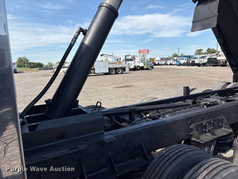 image for item EG9094 2001 Western Star 4900 dump truck