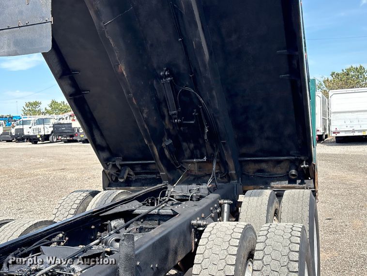image for item EG9094 2001 Western Star 4900 dump truck