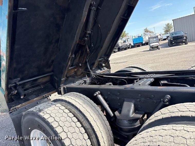 image for item EG9094 2001 Western Star 4900 dump truck