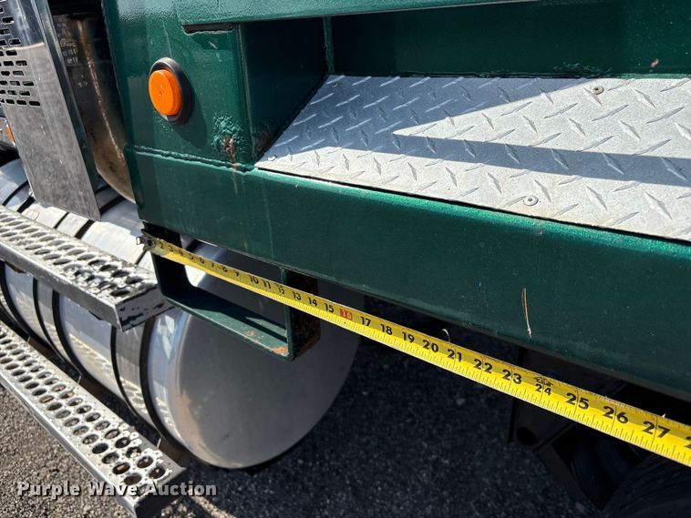 image for item EG9094 2001 Western Star 4900 dump truck