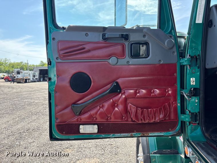 image for item EG9094 2001 Western Star 4900 dump truck
