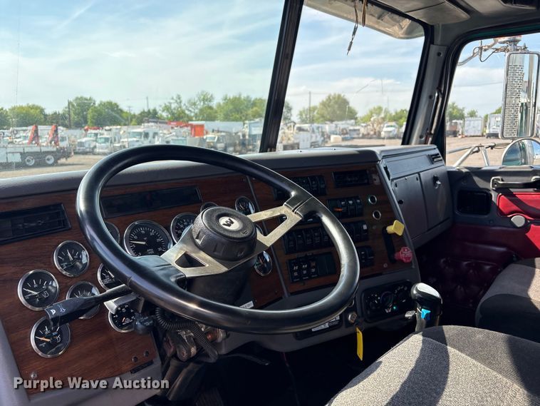 image for item EG9094 2001 Western Star 4900 dump truck
