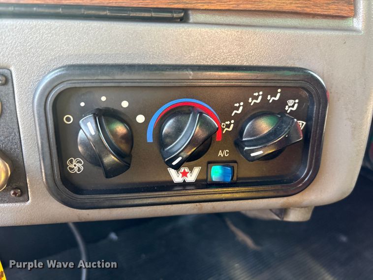 image for item EG9094 2001 Western Star 4900 dump truck