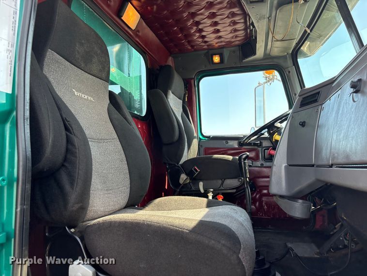 image for item EG9094 2001 Western Star 4900 dump truck