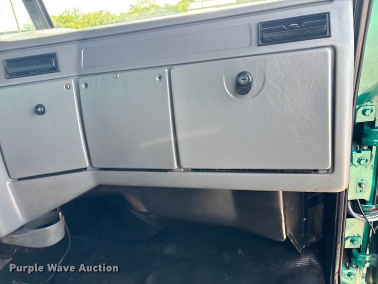 image for item EG9094 2001 Western Star 4900 dump truck