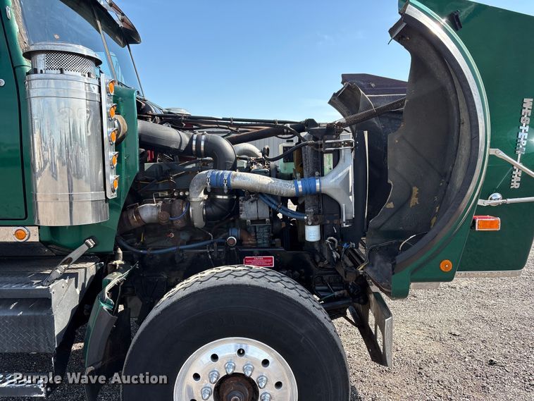 image for item EG9094 2001 Western Star 4900 dump truck