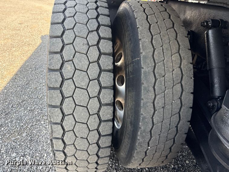 image for item EG9094 2001 Western Star 4900 dump truck