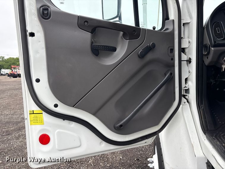 image for item EG9102 2005 Freightliner Business Class M2 Crew Cab crane truck