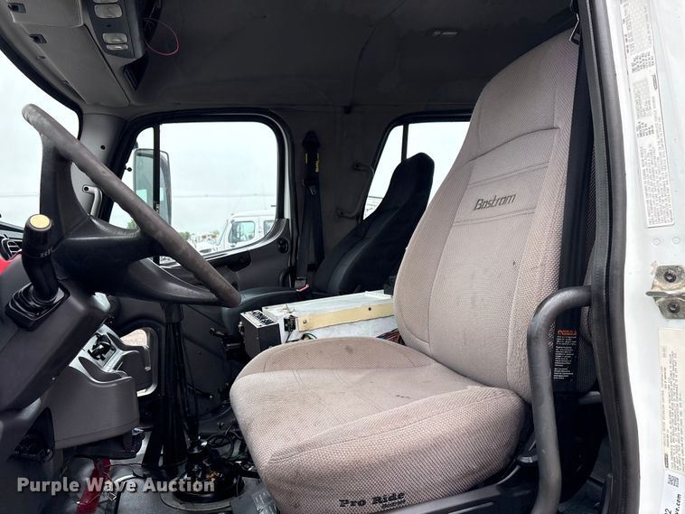 image for item EG9102 2005 Freightliner Business Class M2 Crew Cab crane truck