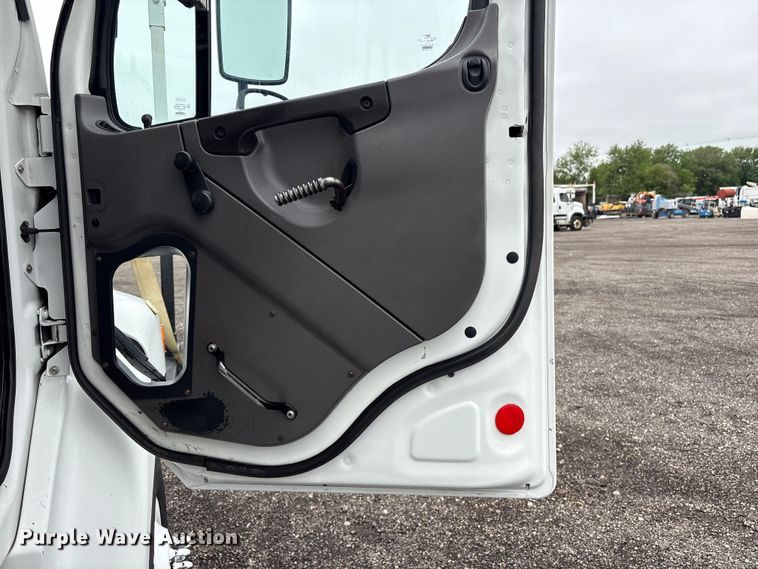 image for item EG9102 2005 Freightliner Business Class M2 Crew Cab crane truck