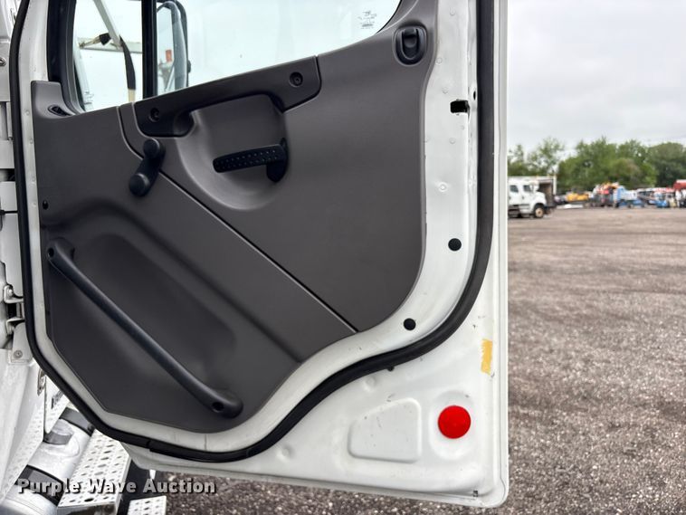 image for item EG9102 2005 Freightliner Business Class M2 Crew Cab crane truck