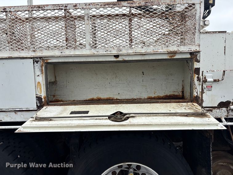image for item EG9104 2012 Freightliner Business Class M2 crane truck
