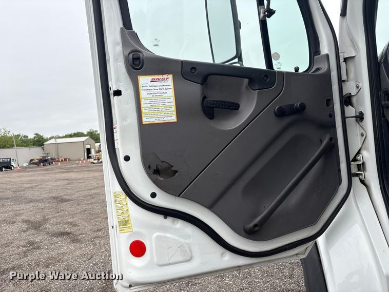 image for item EG9104 2012 Freightliner Business Class M2 crane truck