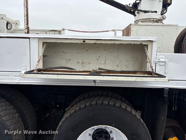 image for item EG9105 2009 International WorkStar 7500 crane truck