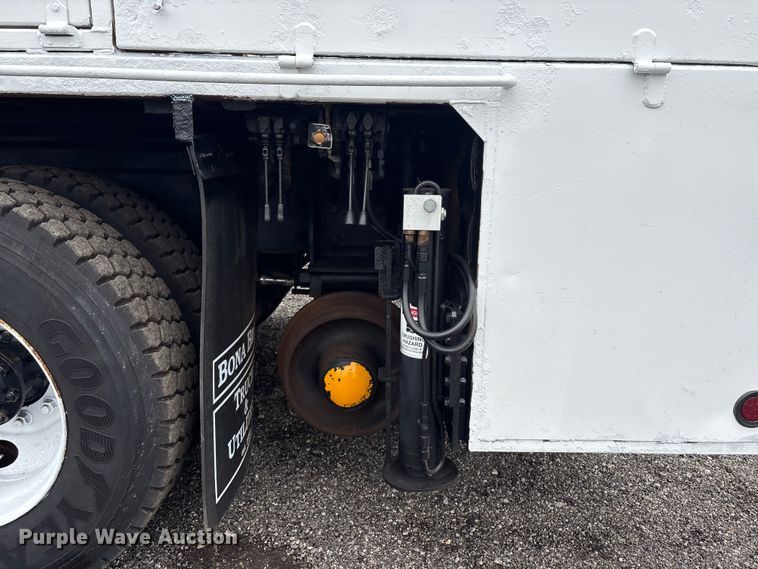 image for item EG9105 2009 International WorkStar 7500 crane truck