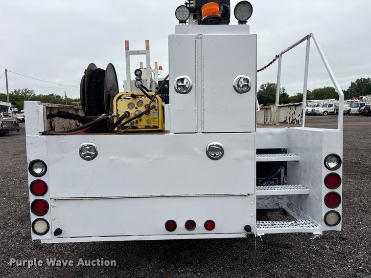 image for item EG9105 2009 International WorkStar 7500 crane truck