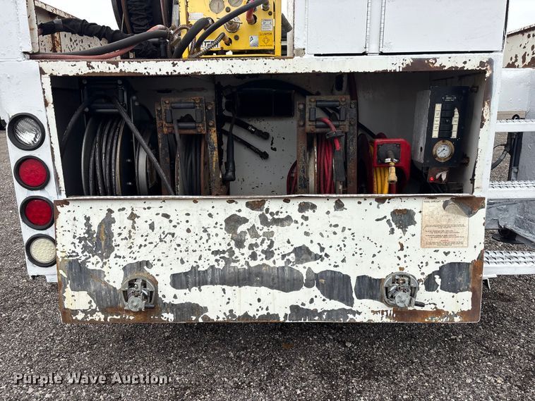 image for item EG9105 2009 International WorkStar 7500 crane truck