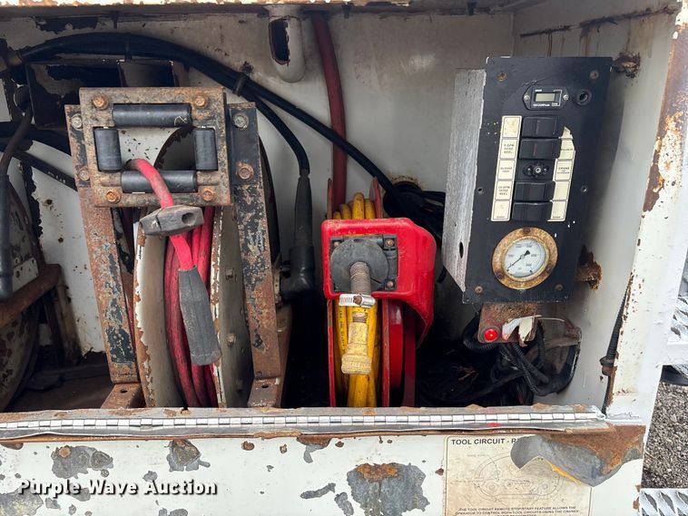 image for item EG9105 2009 International WorkStar 7500 crane truck