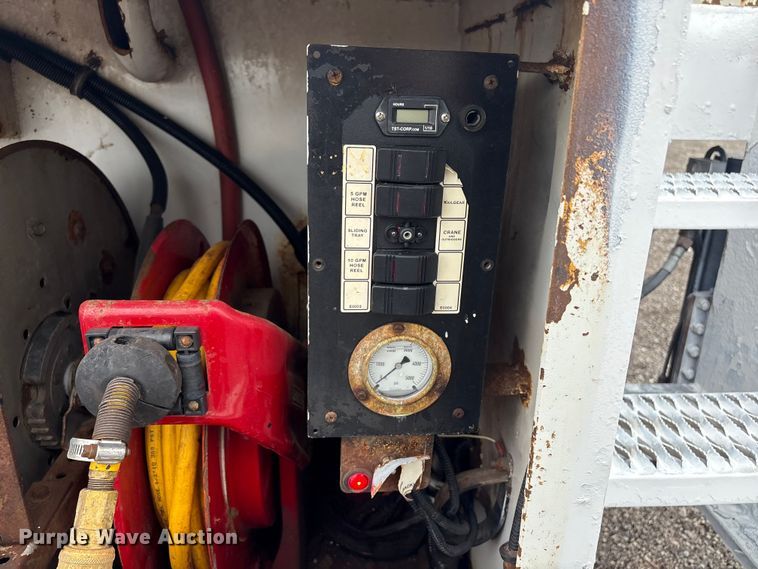 image for item EG9105 2009 International WorkStar 7500 crane truck