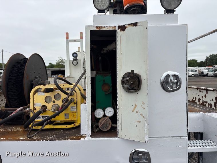 image for item EG9105 2009 International WorkStar 7500 crane truck