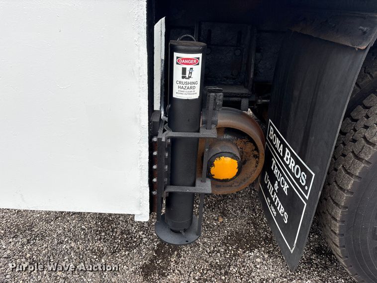 image for item EG9105 2009 International WorkStar 7500 crane truck