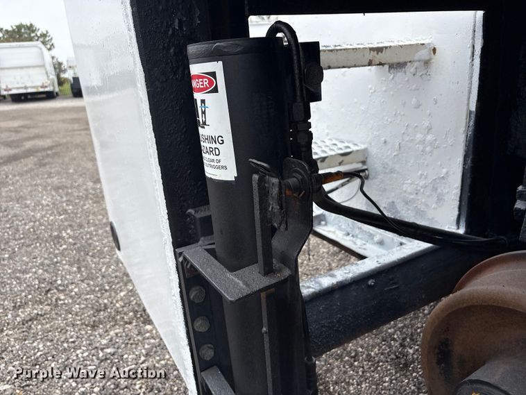 image for item EG9105 2009 International WorkStar 7500 crane truck