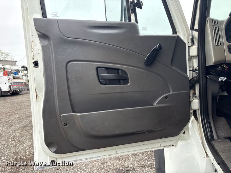 image for item EG9105 2009 International WorkStar 7500 crane truck