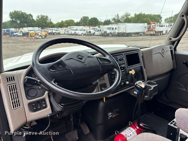 image for item EG9105 2009 International WorkStar 7500 crane truck