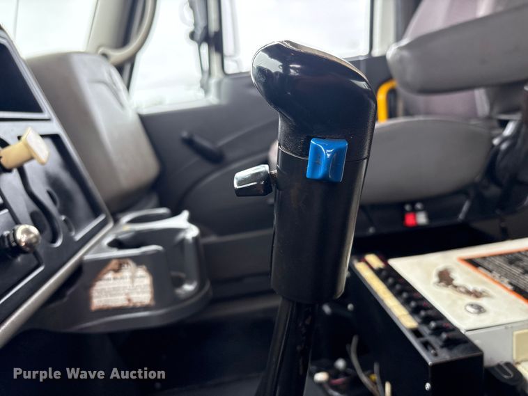 image for item EG9105 2009 International WorkStar 7500 crane truck