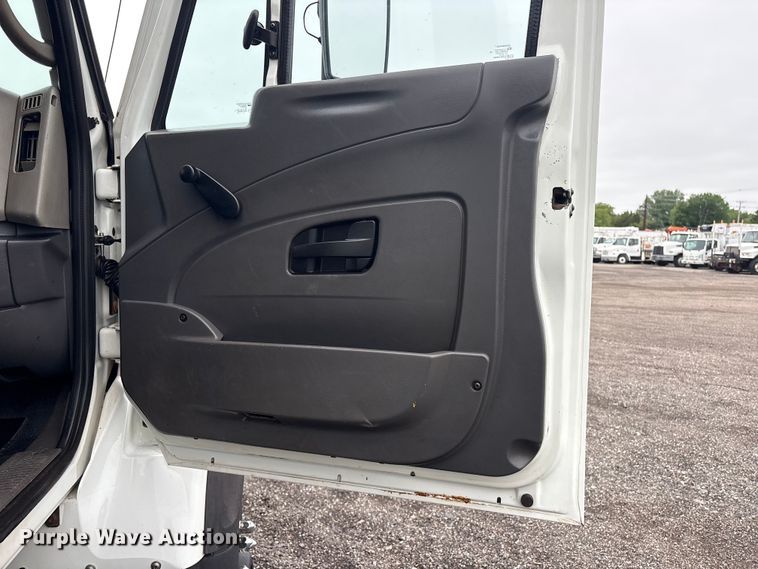 image for item EG9105 2009 International WorkStar 7500 crane truck