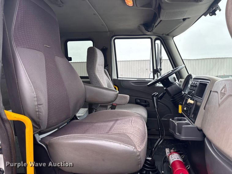 image for item EG9105 2009 International WorkStar 7500 crane truck