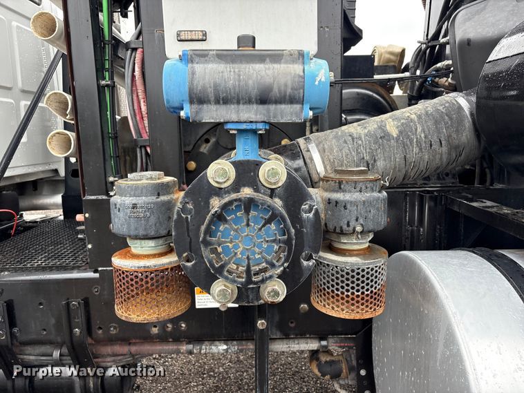 image for item EG9110 2009 Sterling L8500 sewer jetter truck