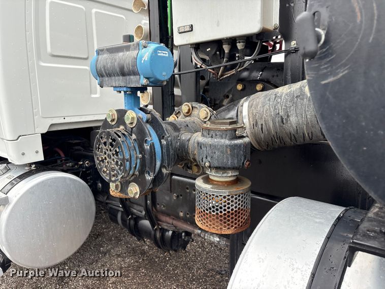 image for item EG9110 2009 Sterling L8500 sewer jetter truck