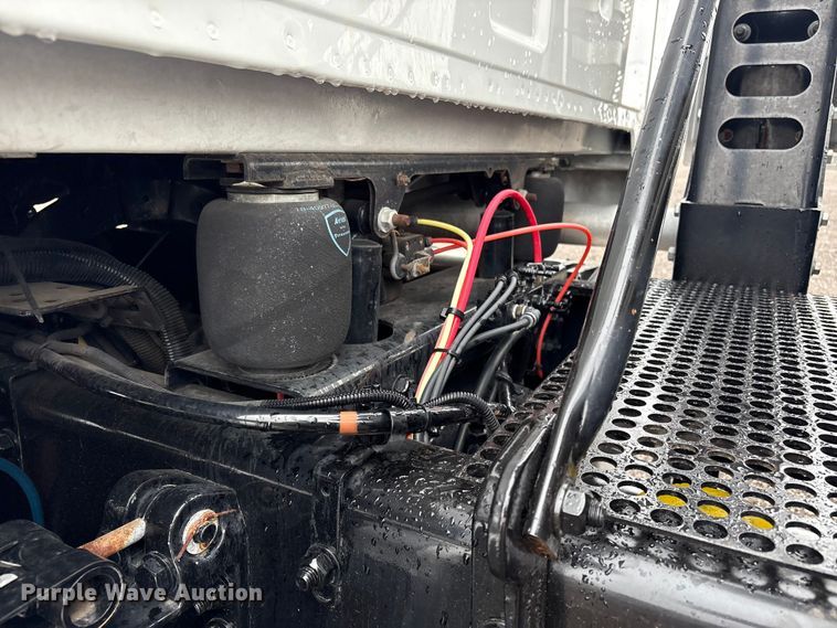 image for item EG9110 2009 Sterling L8500 sewer jetter truck