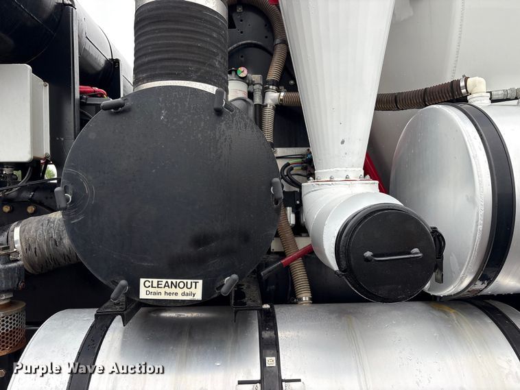 image for item EG9110 2009 Sterling L8500 sewer jetter truck