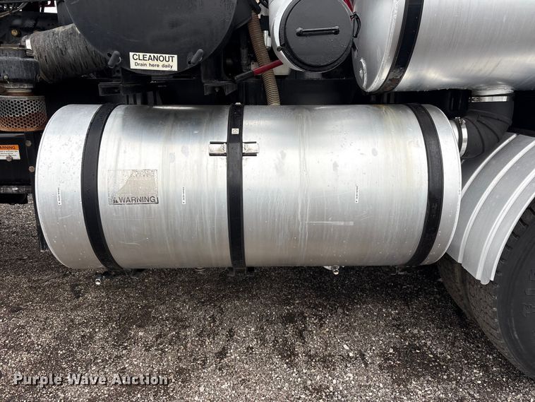 image for item EG9110 2009 Sterling L8500 sewer jetter truck