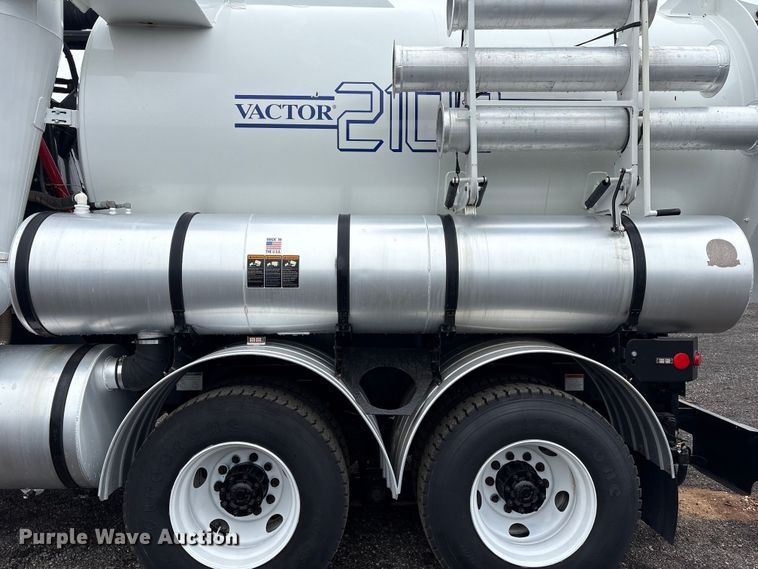 image for item EG9110 2009 Sterling L8500 sewer jetter truck