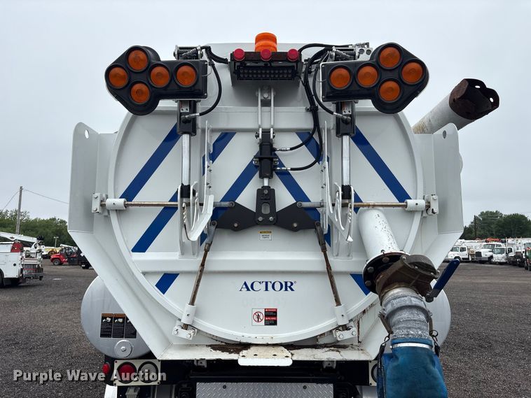 image for item EG9110 2009 Sterling L8500 sewer jetter truck
