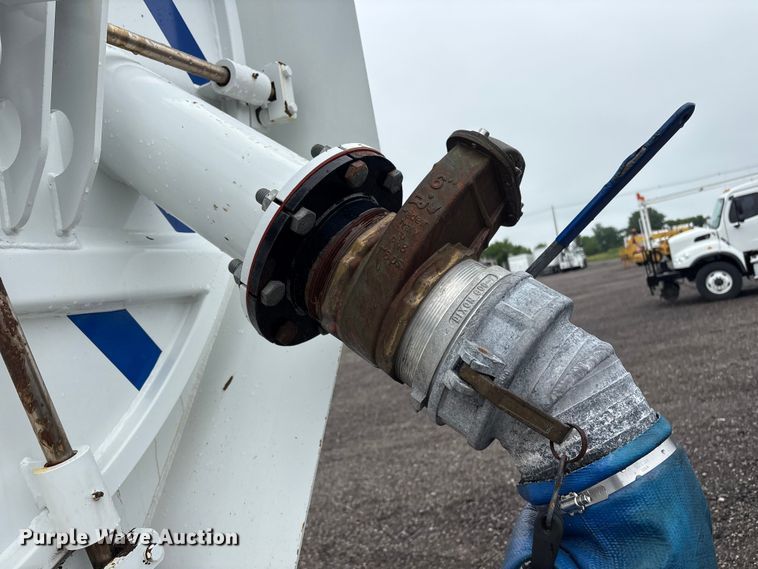 image for item EG9110 2009 Sterling L8500 sewer jetter truck