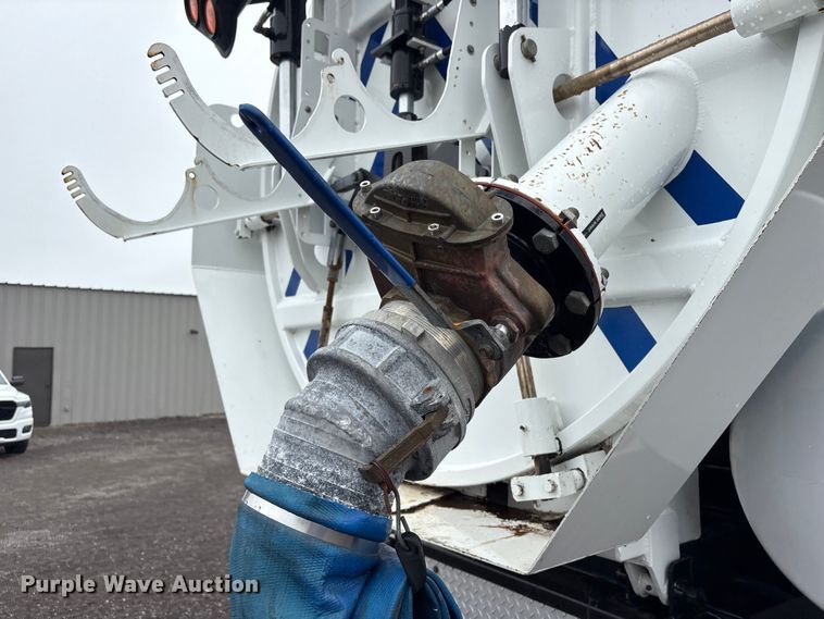image for item EG9110 2009 Sterling L8500 sewer jetter truck