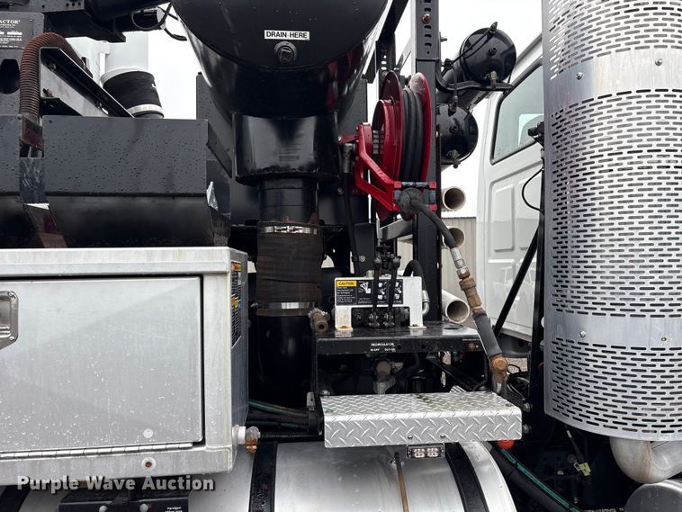 image for item EG9110 2009 Sterling L8500 sewer jetter truck