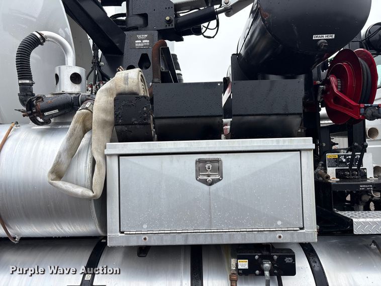 image for item EG9110 2009 Sterling L8500 sewer jetter truck